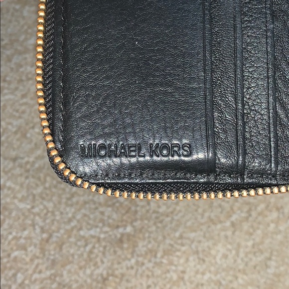 Micheal Kors Black Leather Wallet - Picture 7 of 7